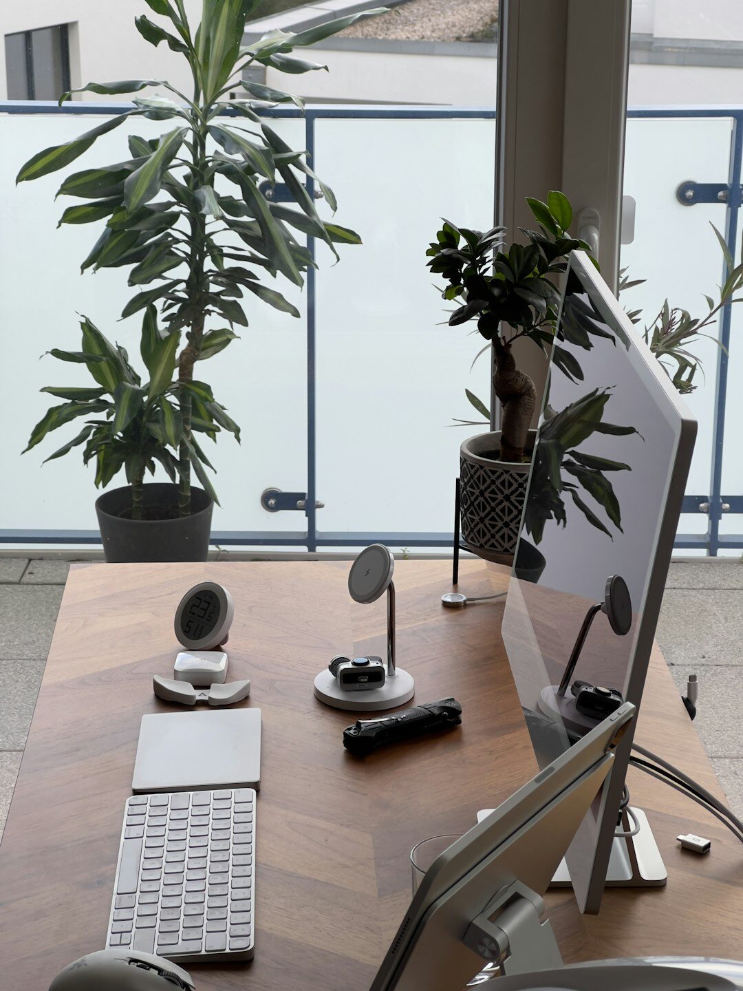 swiss truth desk office